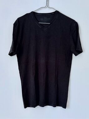 Esprit Men's Black V-Neck Short Sleeve Tee